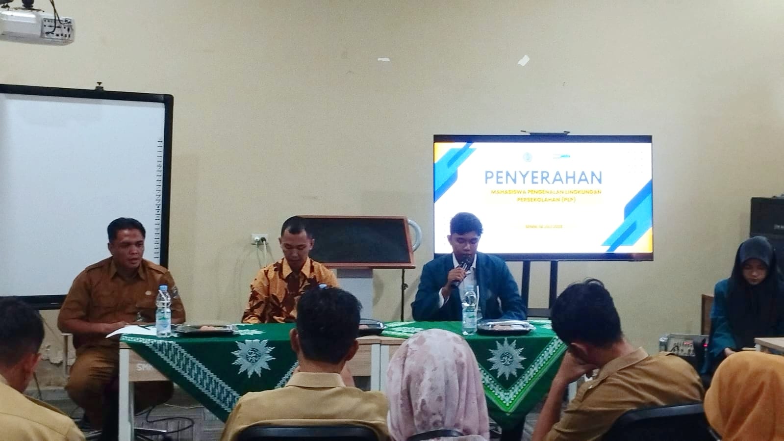 Penyerahan Mahasiswa PLP (Pengenalan Lingkungan Persekolahan)
